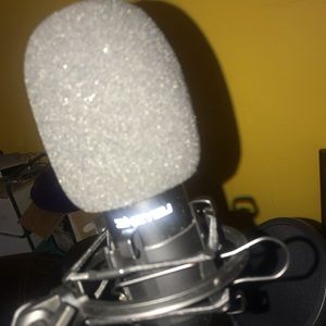 Studio/podcasting microphone with stand
